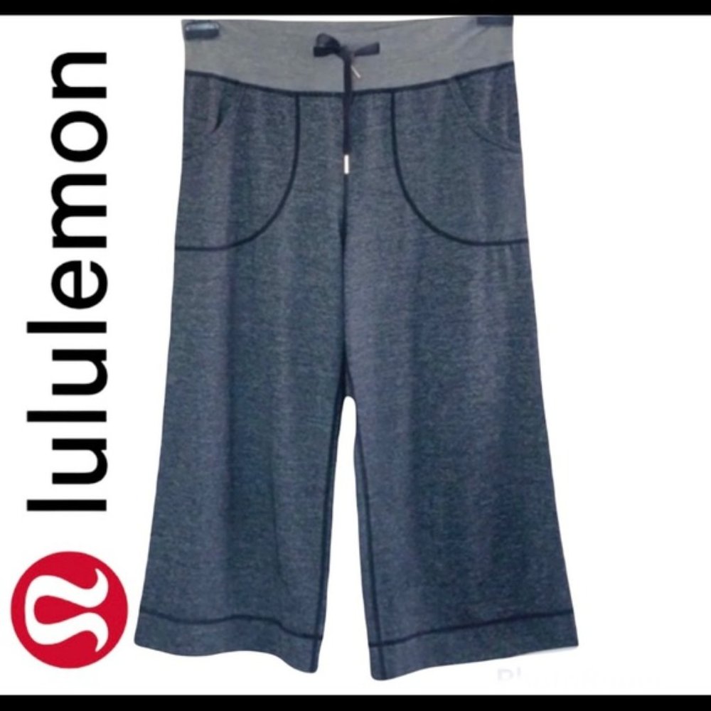 Lululemon Athletic grey cropped wide leg pants size 4